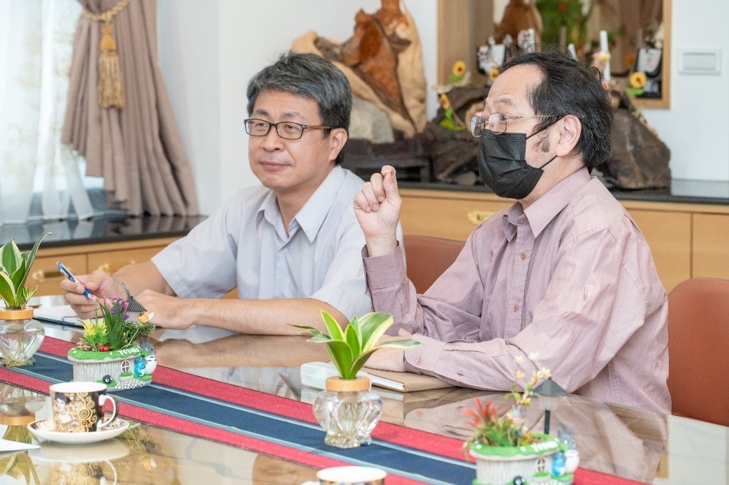 丁丁藥局成功案例_人事部門林經理、IT部門段經理訪談照_02